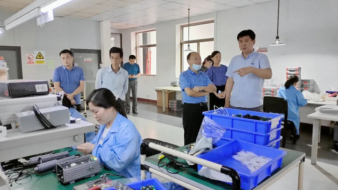 湖南省特種設(shè)備管理協(xié)會、長沙宏特公司等領(lǐng)導(dǎo)、專家一行來公司考察交流