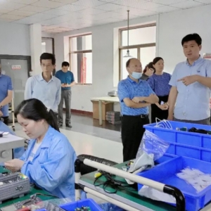 湖南省特種設(shè)備管理協(xié)會、長沙宏特公司等領(lǐng)導(dǎo)、專家一行來公司考察交流