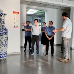 湖南省特種設(shè)備管理協(xié)會、長沙宏特公司等領(lǐng)導(dǎo)、專家一行來公司考察交流