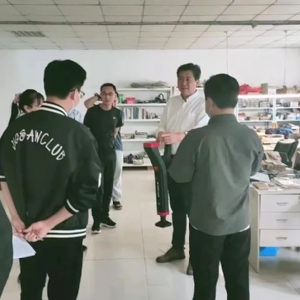 濟寧市制造強市建設(shè)指揮部督導(dǎo)組到科電儀器督導(dǎo)攀登企業(yè)實施項目情況