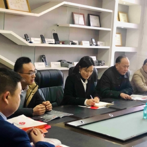 濟寧國家高新區(qū)蓼河智能產(chǎn)業(yè)園攜市農(nóng)商行、高新電視臺領導一行蒞臨科電儀器考察調研