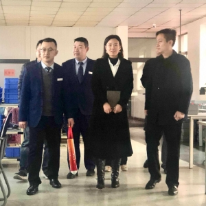 濟寧國家高新區(qū)蓼河智能產(chǎn)業(yè)園攜市農(nóng)商行、高新電視臺領導一行蒞臨科電儀器考察調研