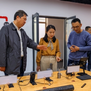 熱烈歡迎高新區(qū)經(jīng)發(fā)局周處長、王處長蒞臨科電儀器調(diào)研指導(dǎo)