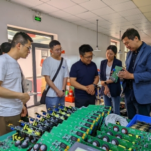 成都達(dá)晟科技有限公司鄒總一行來(lái)科電儀器參觀交流