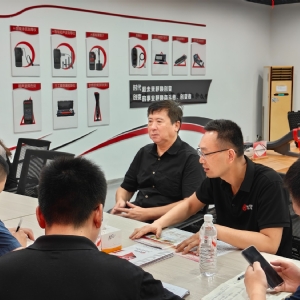 濟寧市工信局領導蒞臨科電儀器參觀考察